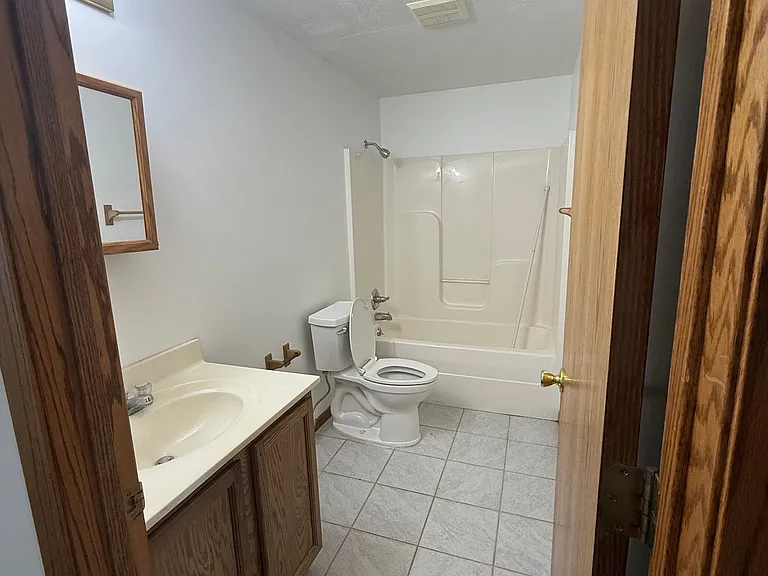 202 N Meek St #LEFT — Photo 10