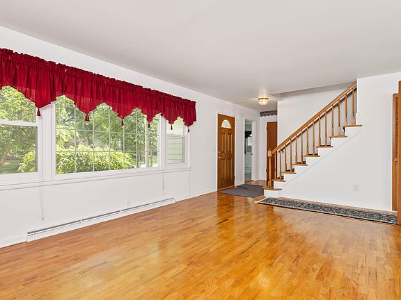 2nd image of 816 Boswell Ln