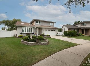 2195 W Cimarron Way, Addison, IL 60101