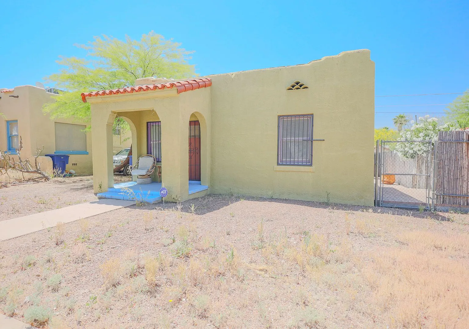 Now Accepting Pets! Across Street From U Of A — Photo 3