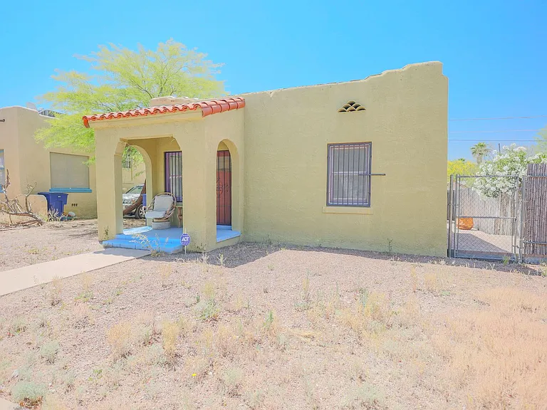 317 N Santa Rita Ave — Photo 2