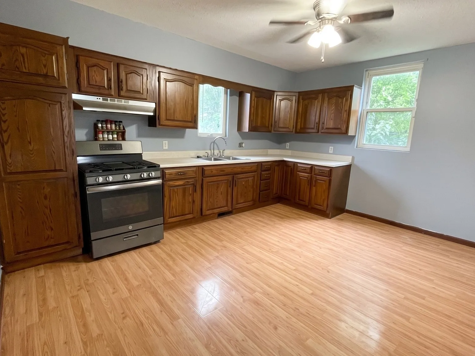 2 bed, 750 sqft, $775 — Photo 2