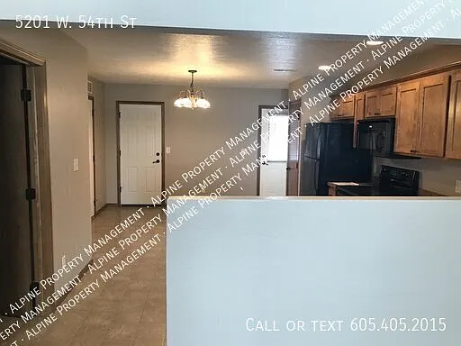 2 Bed/1.5 Bath Townhome with Washer/Dryer in Unit!! — Photo 4