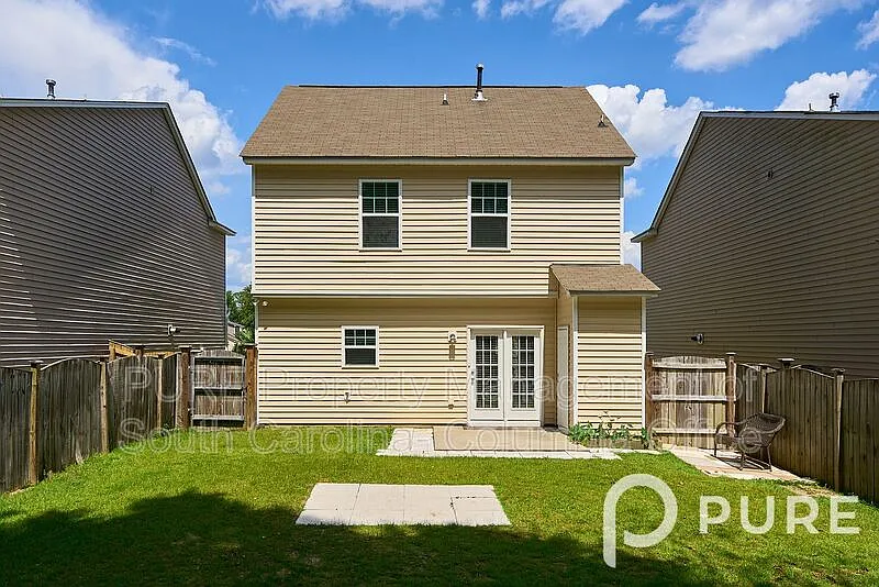 3 bed, 2.5 bath, 1400 sqft, $2,045 — Photo 3