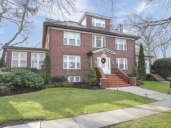 2nd image of 360 Irving Ave