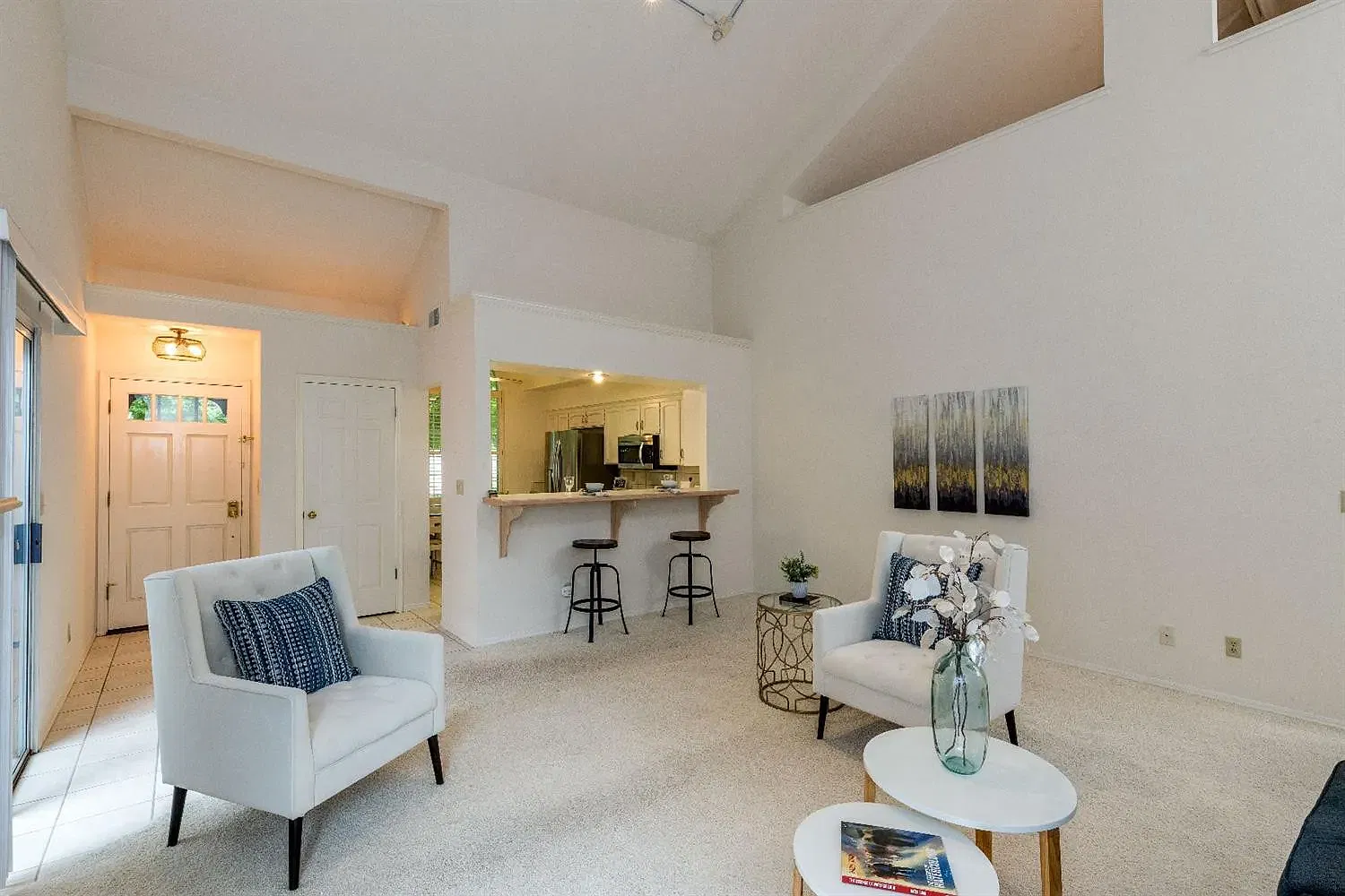 9128 N Stoneridge Ln — Photo 1