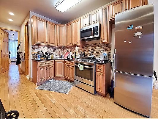 1st image of 550 Bainbridge St #3RB