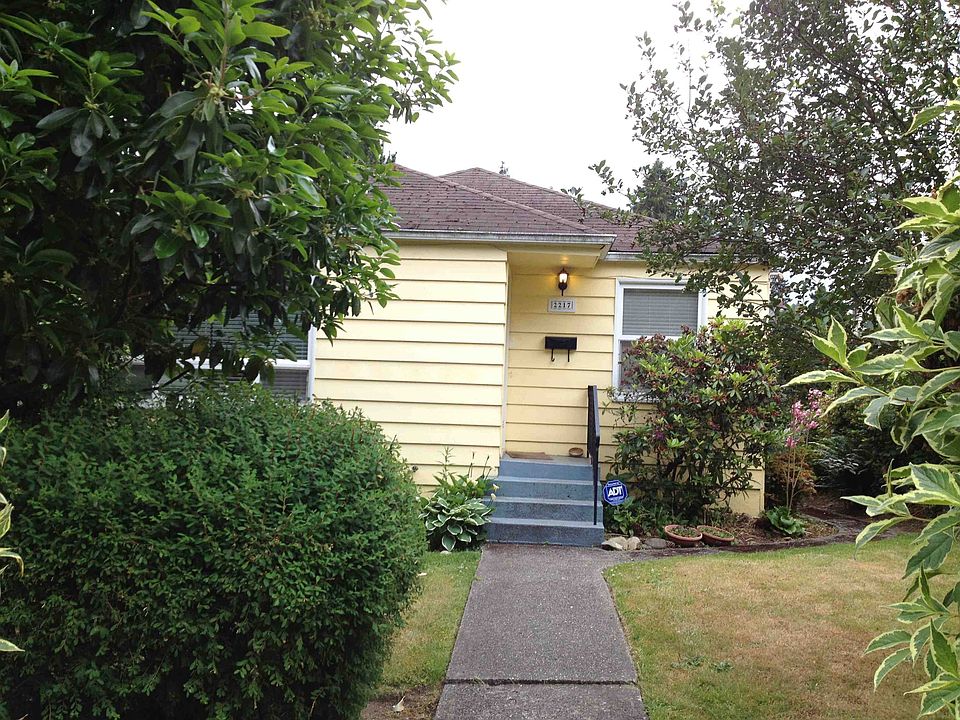 2nd image of 2217 NE 70th St
