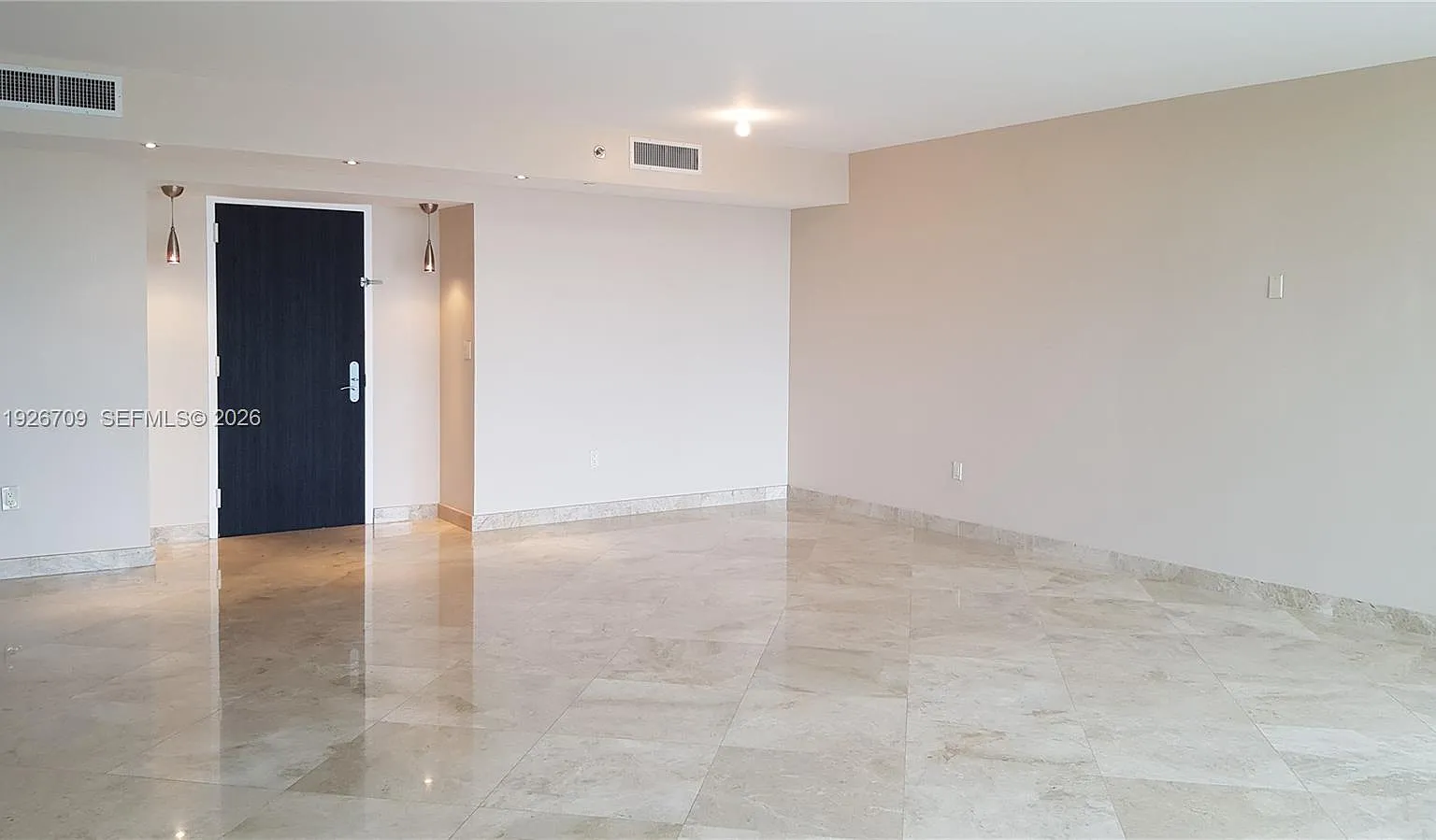 Beach Club Condo — Photo 4