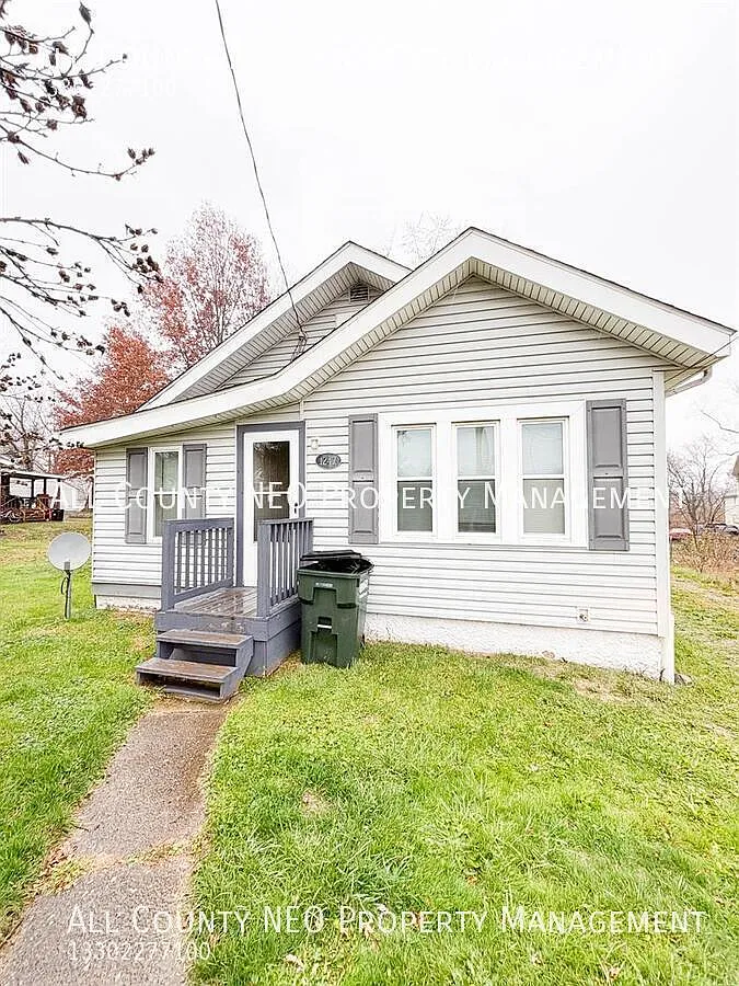 Spacious 2-Bedroom Home with Private Backyard! — Photo 1
