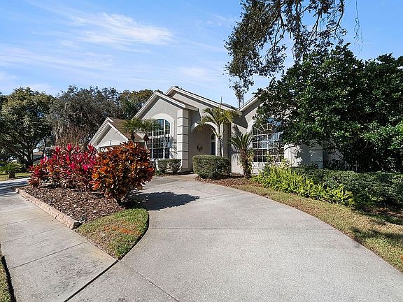 5th image of 979 Ridgewood Ter