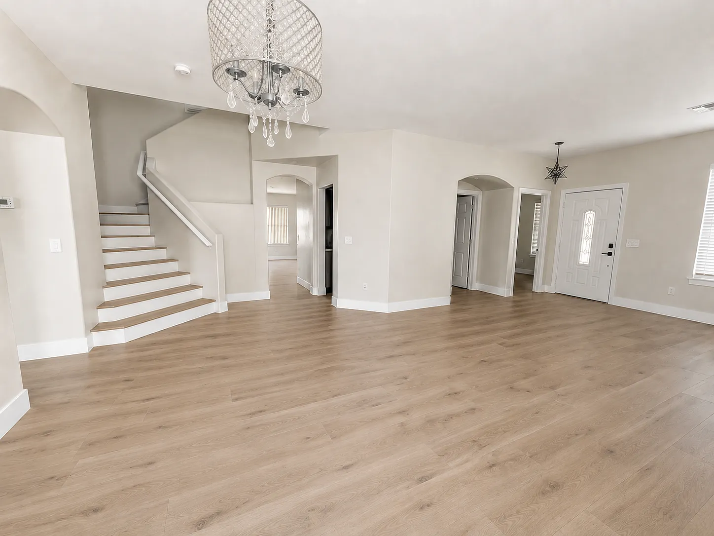 6 bed, 4187 sqft, $3,395 — Photo 2