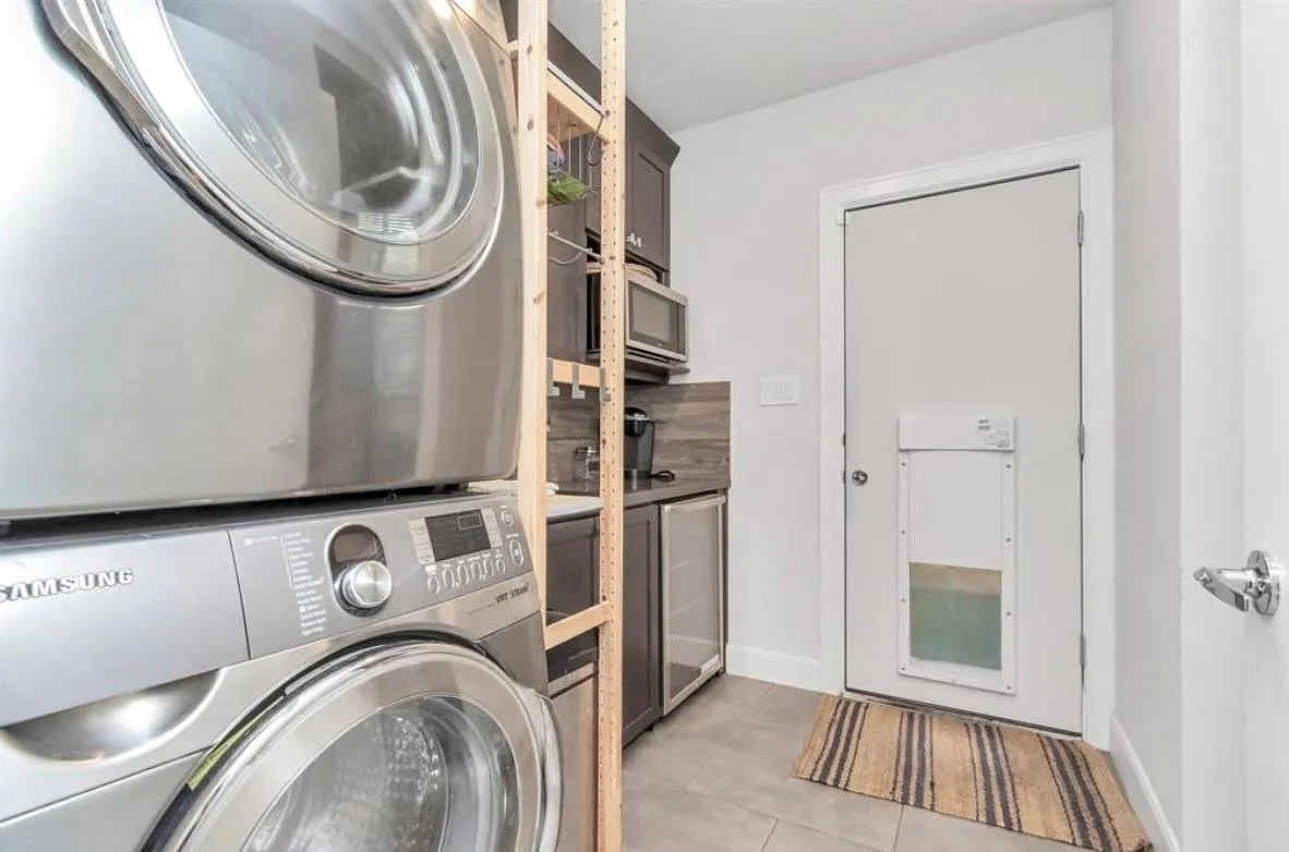 3 bed, 3.5 bath, 2291 sqft, $3,100 — Photo 3