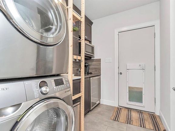 3rd image of 360 Eado Park Cir