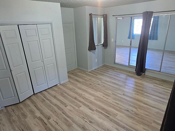 5th image of 4207 Laverne Ave