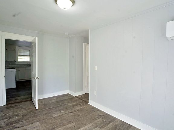5th image of 229 E 54th St