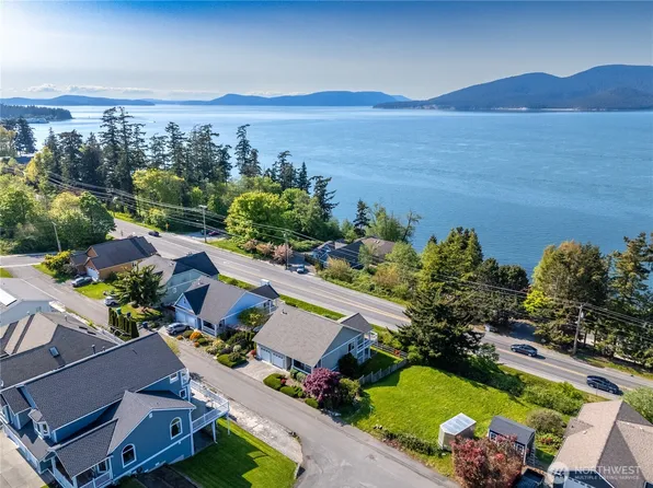 3504 Oakes View Lane, Anacortes, WA 98221