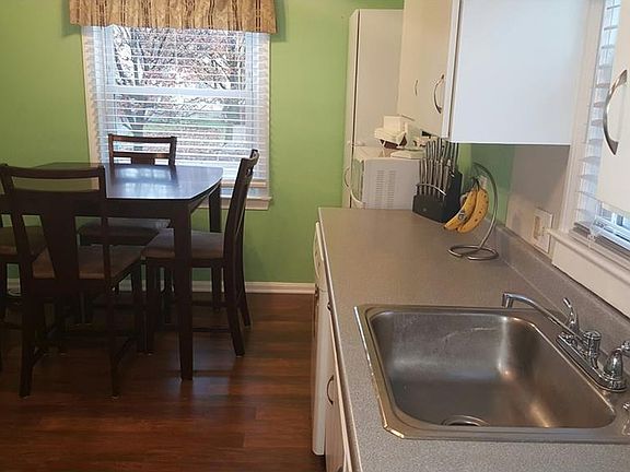 4th image of 12313 Marne Ave
