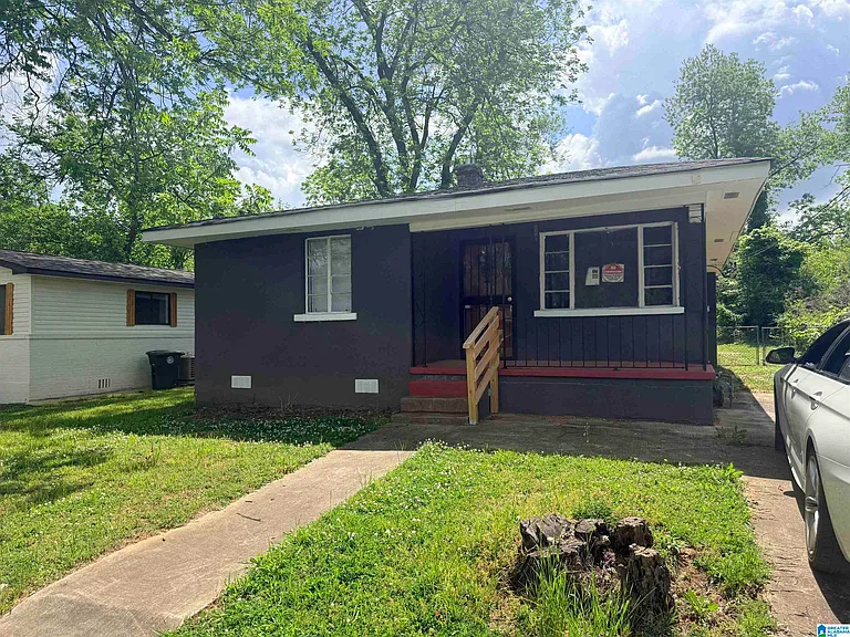 3829 Ellis Ave SW — Photo 1