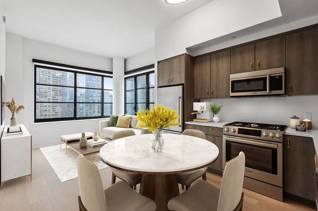 515 West 38th Street — Photo 2