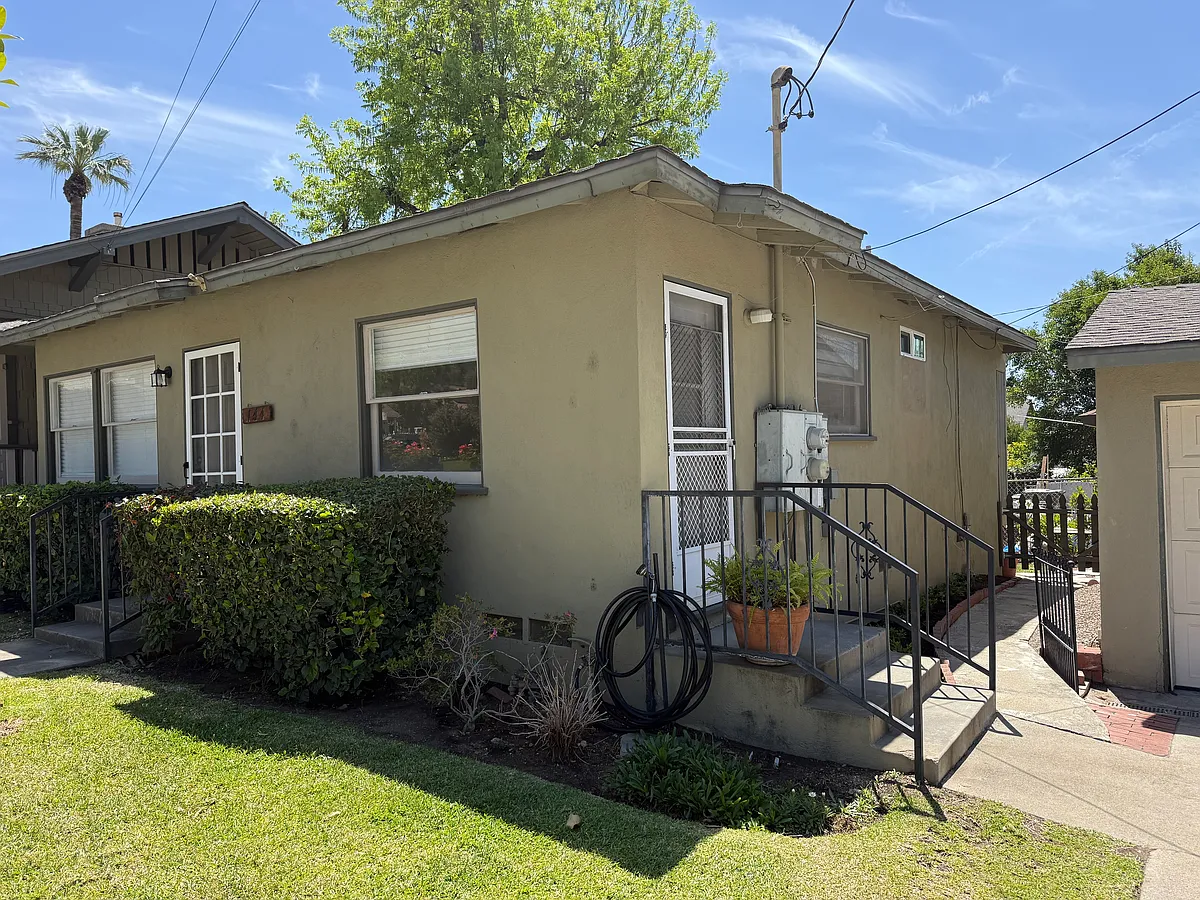 Building Photo - 146 Cedar Ave
