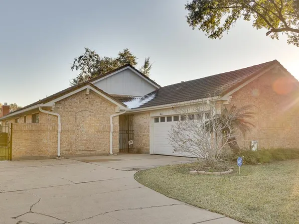 14211 Sandfield Dr, Houston, TX 77077