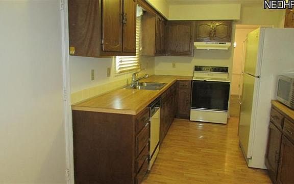 5th image of 2325 Plymouth Ln