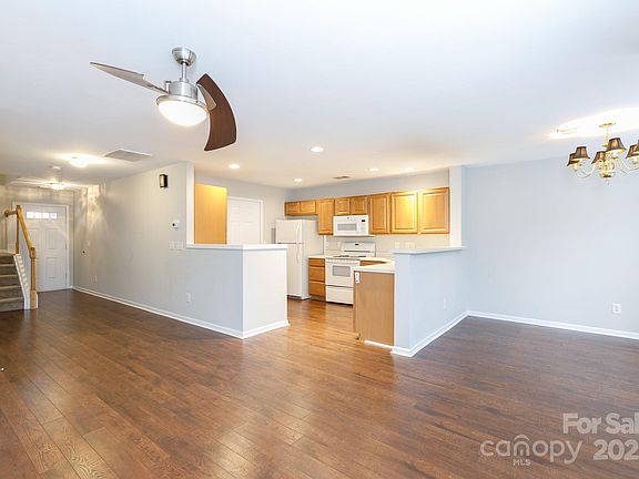 4th image of 1423 Autumn Creek Ct
