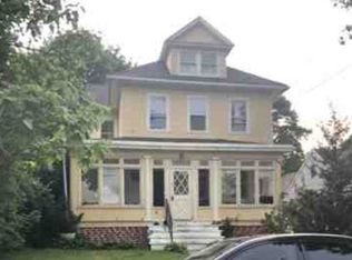 9 Crescent Beach Rd, Glen Cove, NY 11542