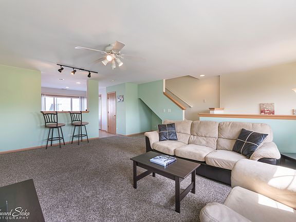 3rd image of 216 Niagara Dr