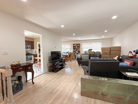 5th image of 15-48 208th St Floor 2