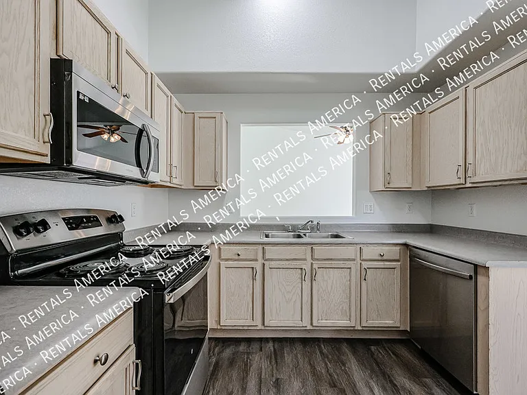 12731 W Sharon Dr — Photo 11