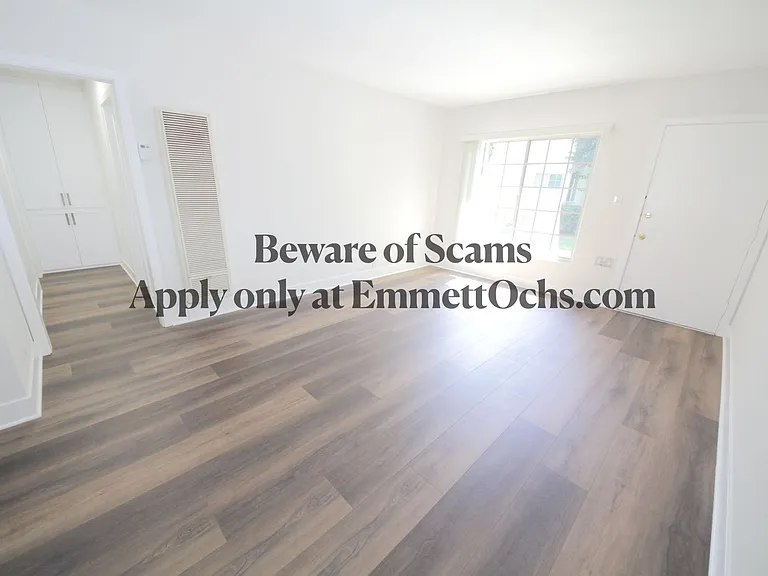 Venice Manor — Photo 3