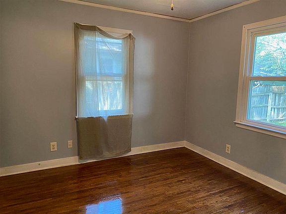 4th image of 972 Wrenwood St