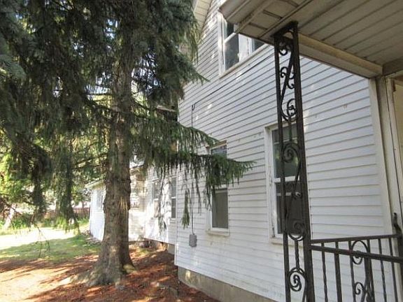 3rd image of 3213 Pine Ave