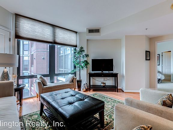 4th image of 1021 N Garfield St APT 729