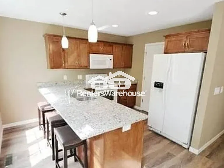 1305 Flag Ave N #2 — Photo 3