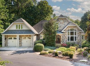 74 Farwood Ct, Flat Rock, NC 28731