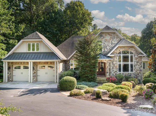 74 Farwood Ct, Flat Rock, NC 28731