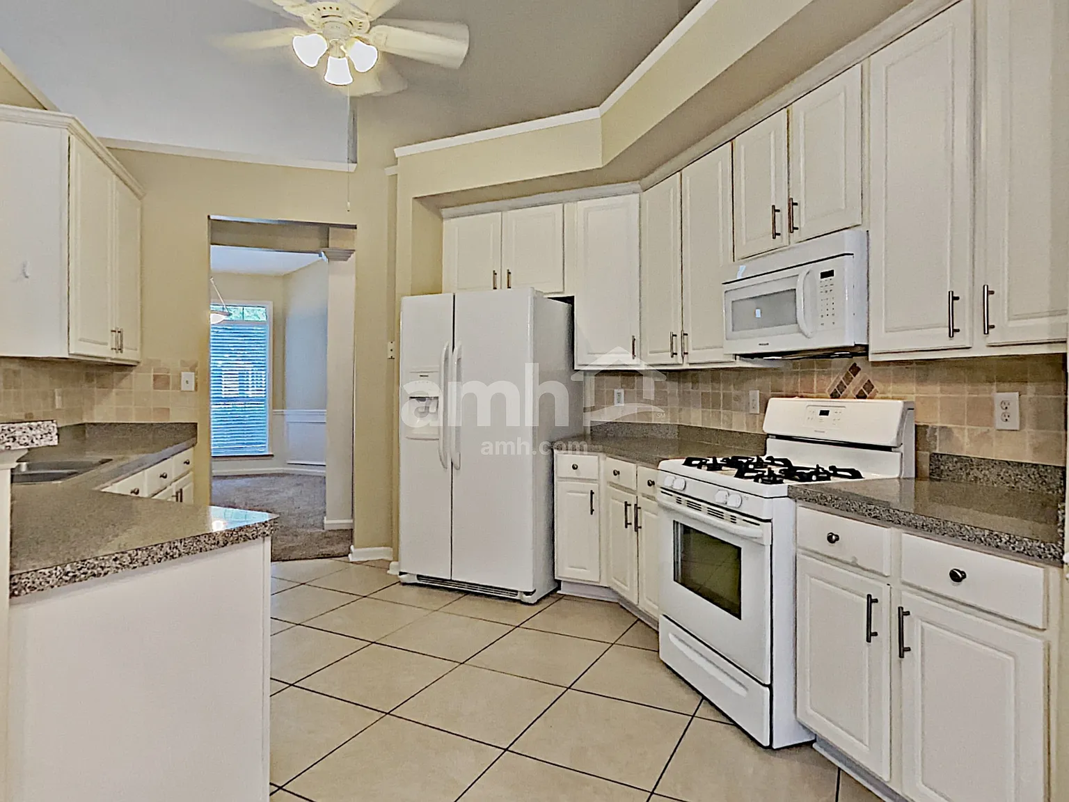 3 bed, 2.0 bath, 1697 sqft, $2,320 — Photo 4