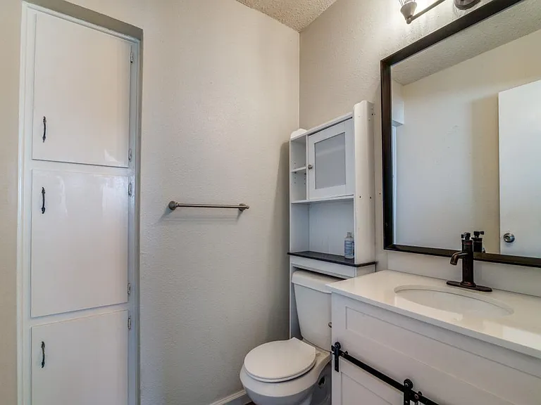 412 Craddock Ave — Photo 3