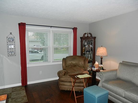 3rd image of 5511 Berwyn Ave