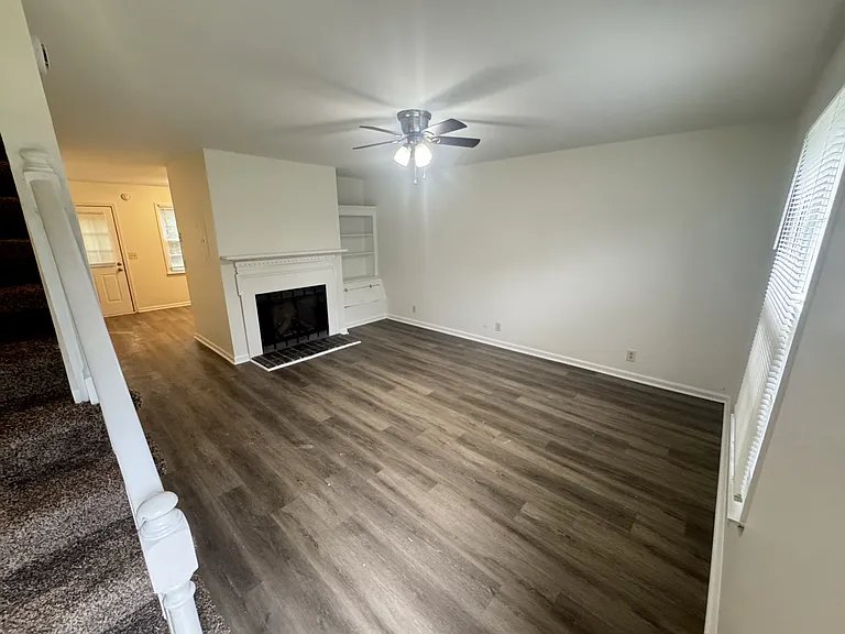 1247 Wenlon Dr — Photo 2