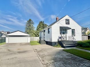 1206 Bellevue Pl, Two Rivers, WI 54241