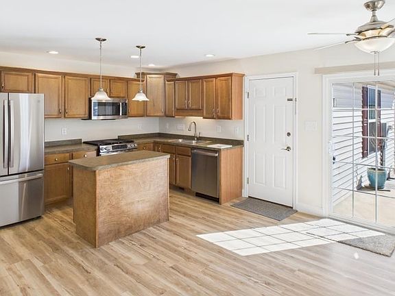 5th image of 720 E Newport Rd