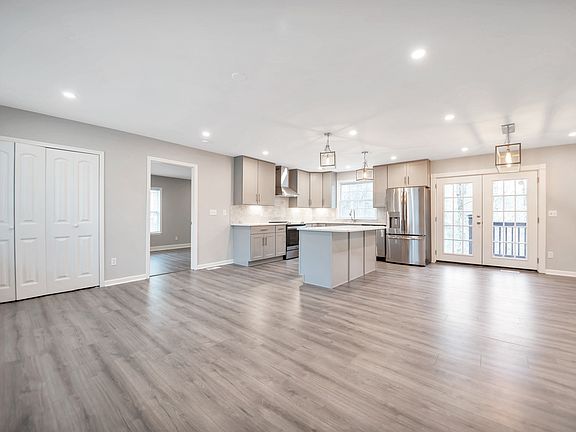 5th image of 304 Finley Dr