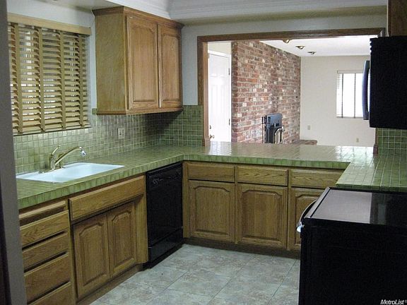 3rd image of 7448 Henrietta Dr
