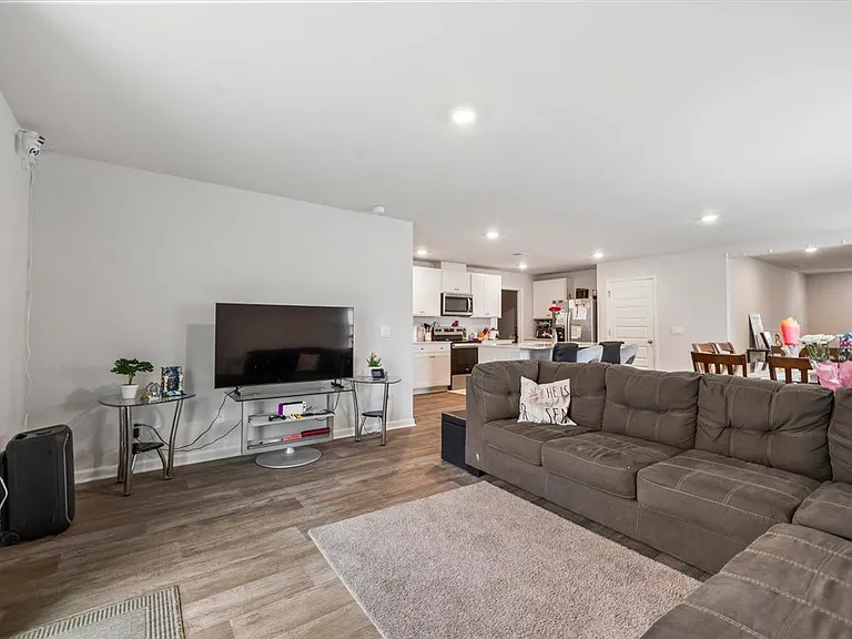 214 Ellie Way — Photo 11