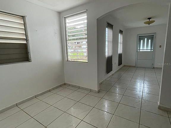 2nd image of 51 Calle Parque