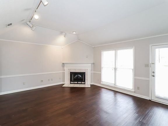 4th image of 8674 Leaf Manor Cv